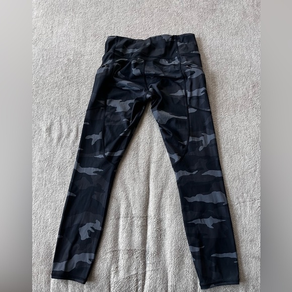 Athleta Black Camo Contender Tight Leggings S Gym Yoga Fitness Core Athleisure - Picture 6 of 6